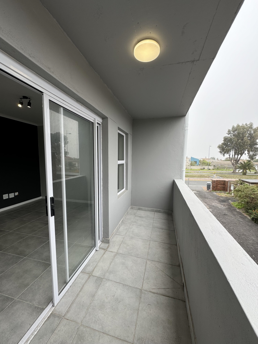 1 Bedroom Property for Sale in Table View Western Cape